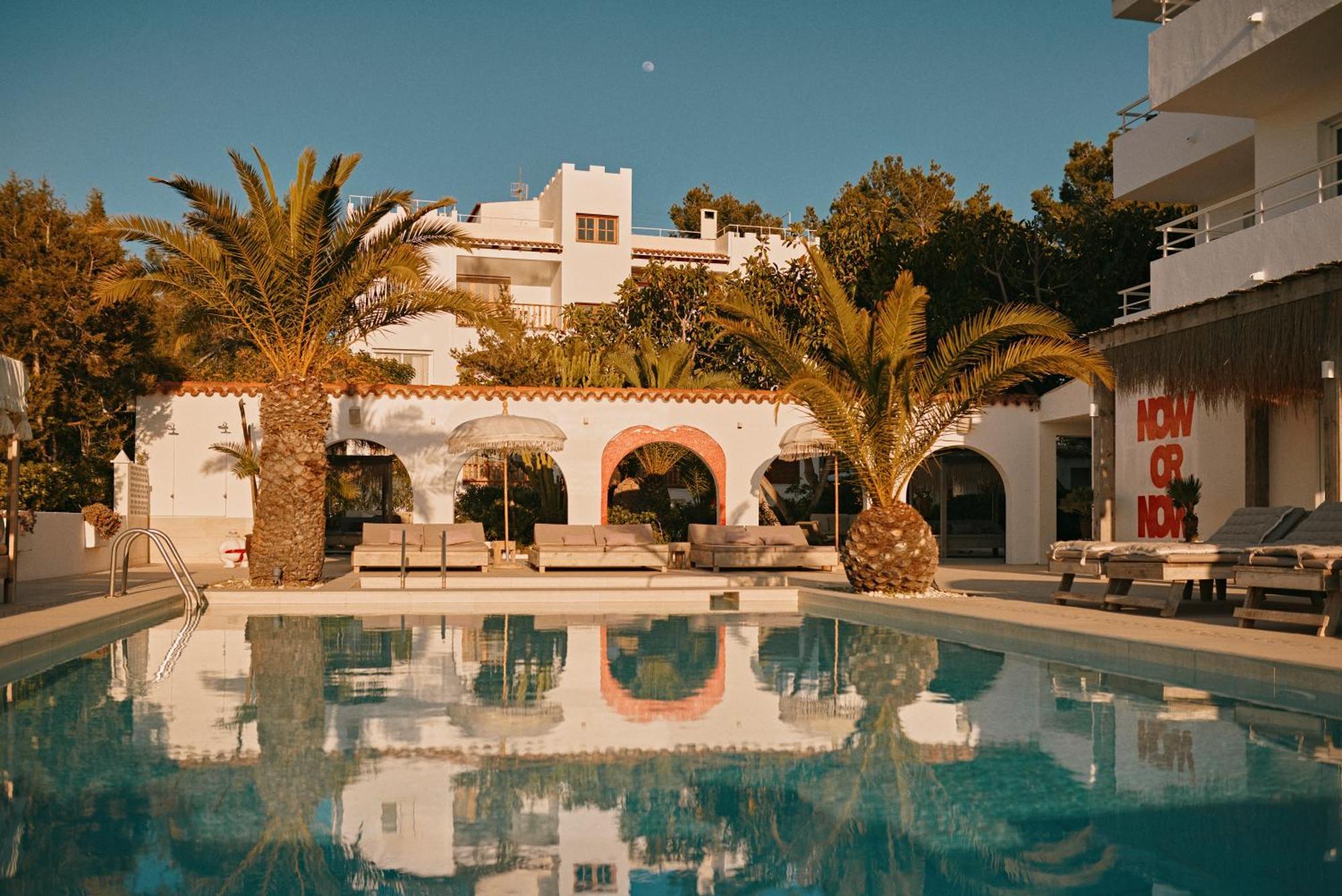 Апарт отель Secret Oasis Ibiza-Only Adults Сан-Антонио-Абад Экстерьер фото