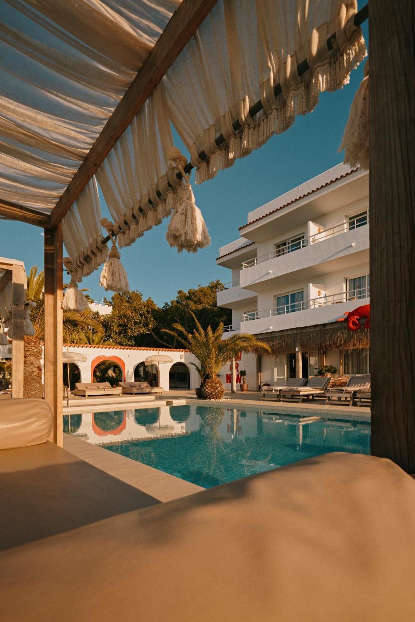 Апарт отель Secret Oasis Ibiza-Only Adults Сан-Антонио-Абад Экстерьер фото
