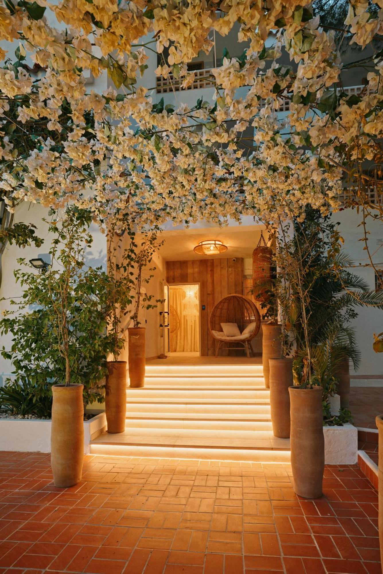 Апарт отель Secret Oasis Ibiza-Only Adults Сан-Антонио-Абад Экстерьер фото
